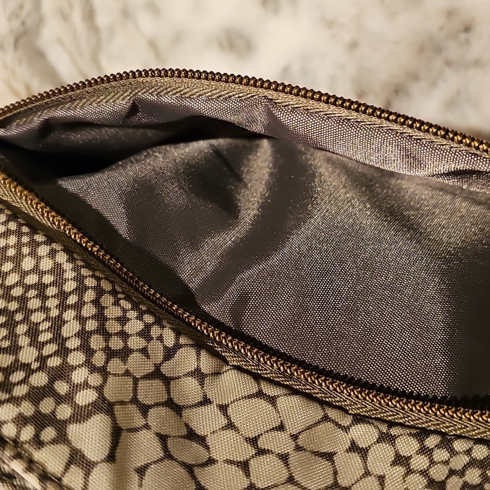 Travelon Crossbody Bag Like New Condition - Picture 8 of 13